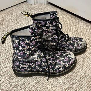 Doc Marten floral calico pascal combat boots lace up size EU 37 Women’s 6